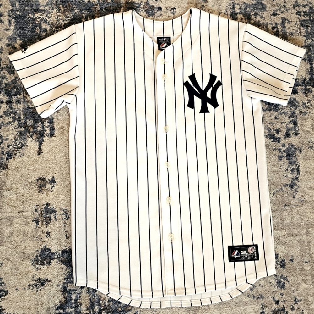 Majestic Derek Jeter Ney York Yankees White Pin Stripe MLB Jersey Size Medium